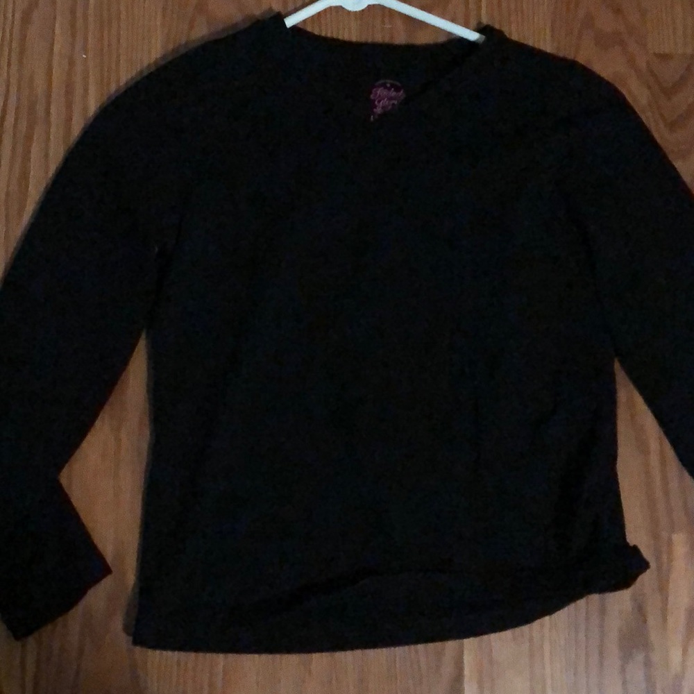 Black v-neck long sleeve shirt